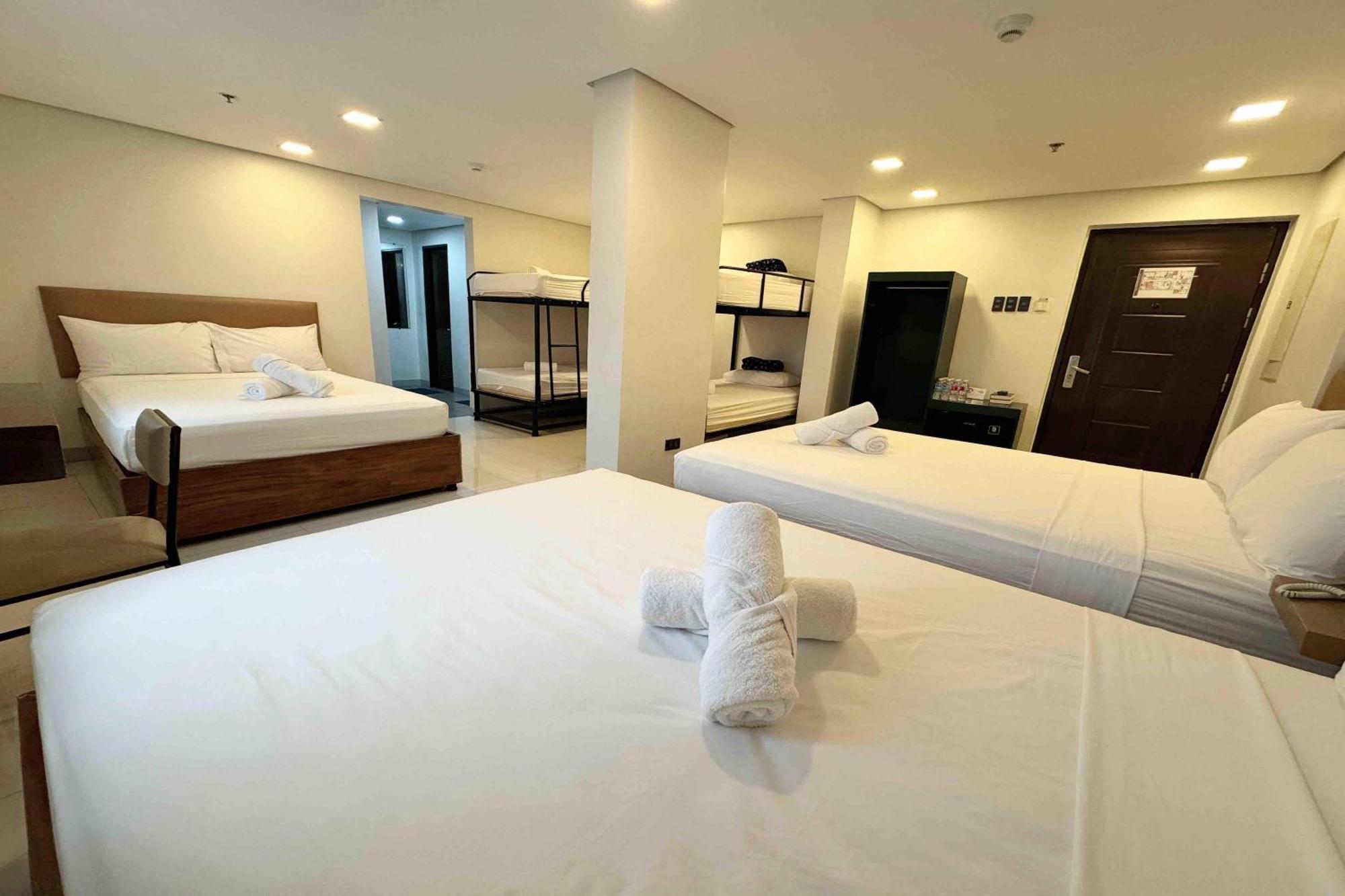 Belltower Csheli Suites Bantay - Vigan Bagian luar foto